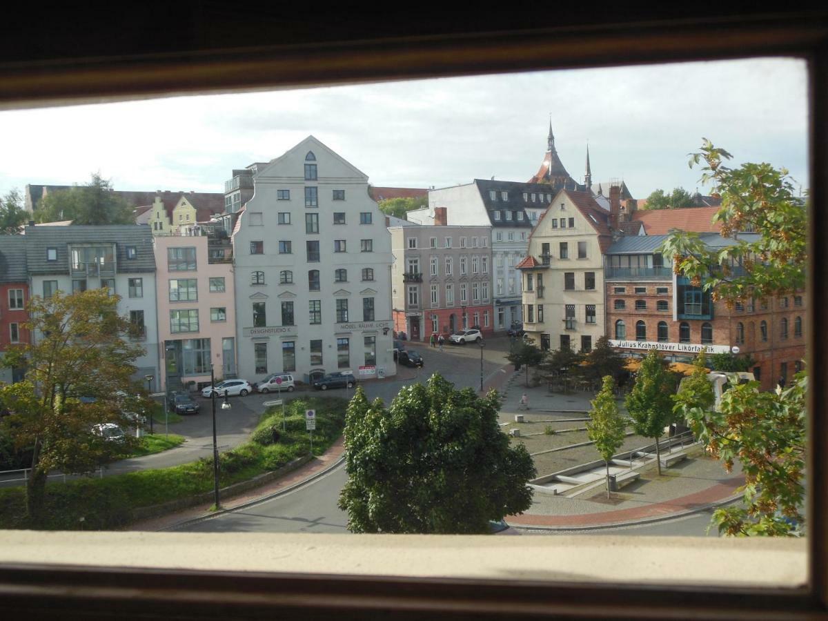 Stadtvilla An Der Viergelindenbruecke Rostock Bagian luar foto